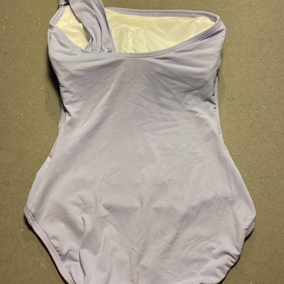 Michael Kors women’s swimsuit lilac color worn once beautiful,, size 6 - Picture 3 of 4